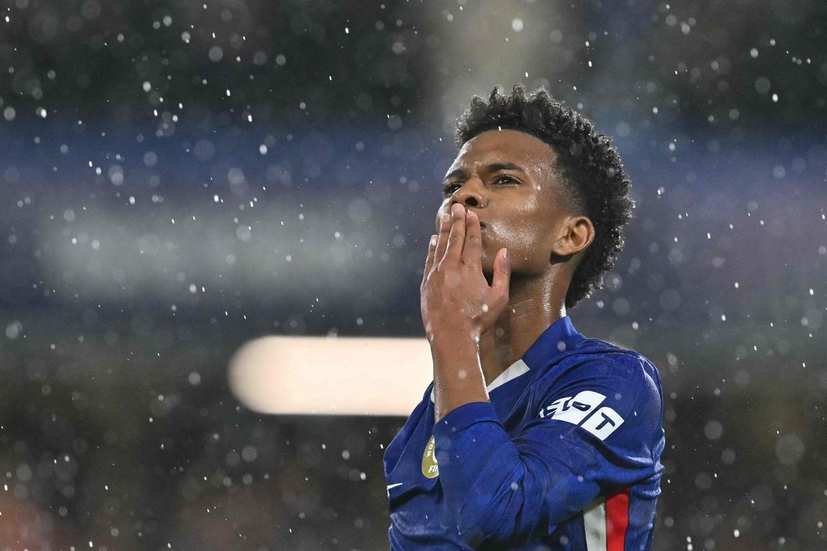 Barcelona monitora situação de Estêvão após perda de espaço no Chelsea