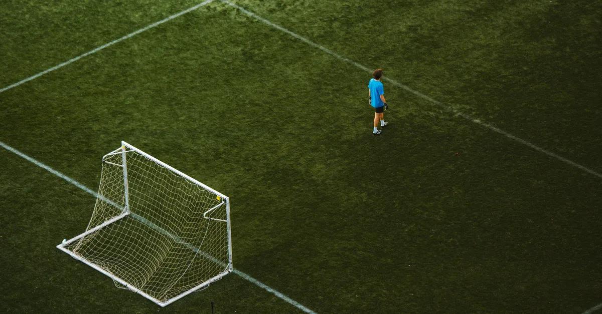 Flamengo inicia conversas para renovar contrato de goleiro Rossi