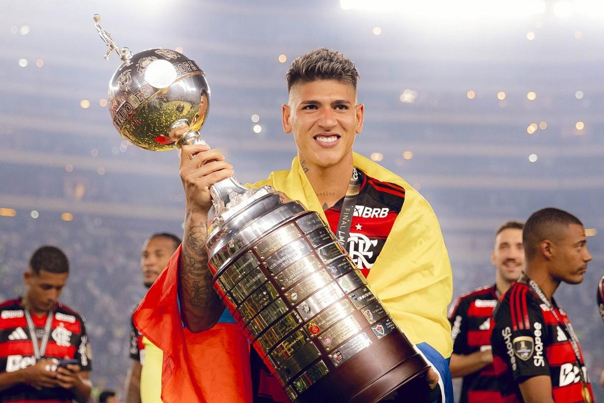 Flamengo vence Atlético-MG com pênalti nos acréscimos e reassume liderança do Brasileirão