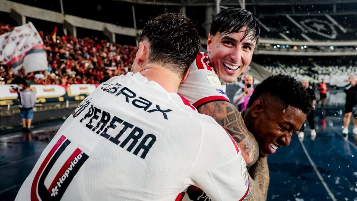 Flamengo goleia Vasco e encerra clássicos do Brasileirão com 16 pontos