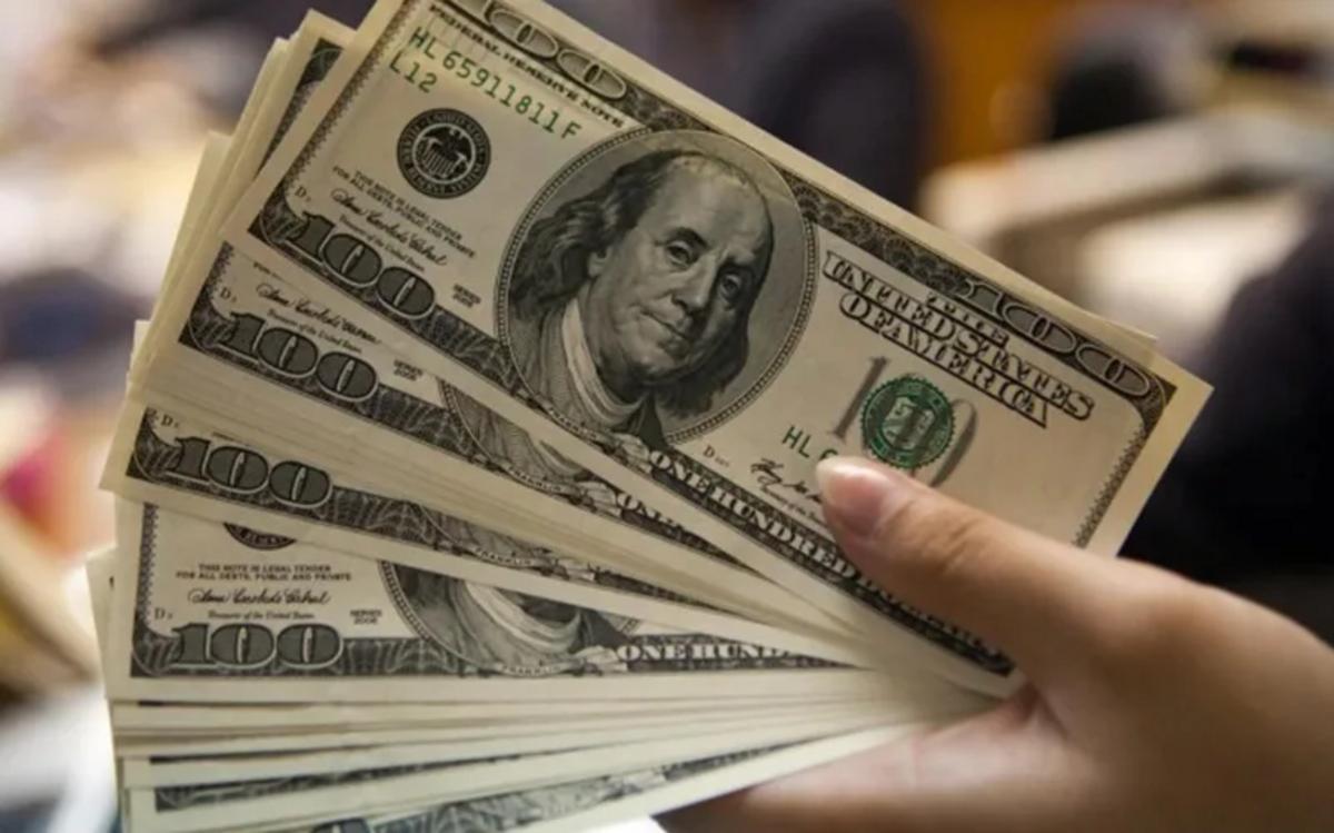 Ibovespa fecha em queda sob pressão de juros americanos e alta do dólar
